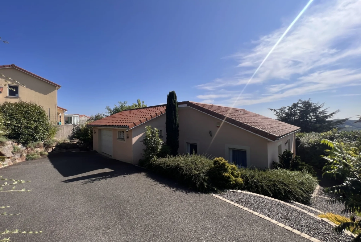 Villa familale avec piscine et dépendances à Fontanes, secteur calme 
