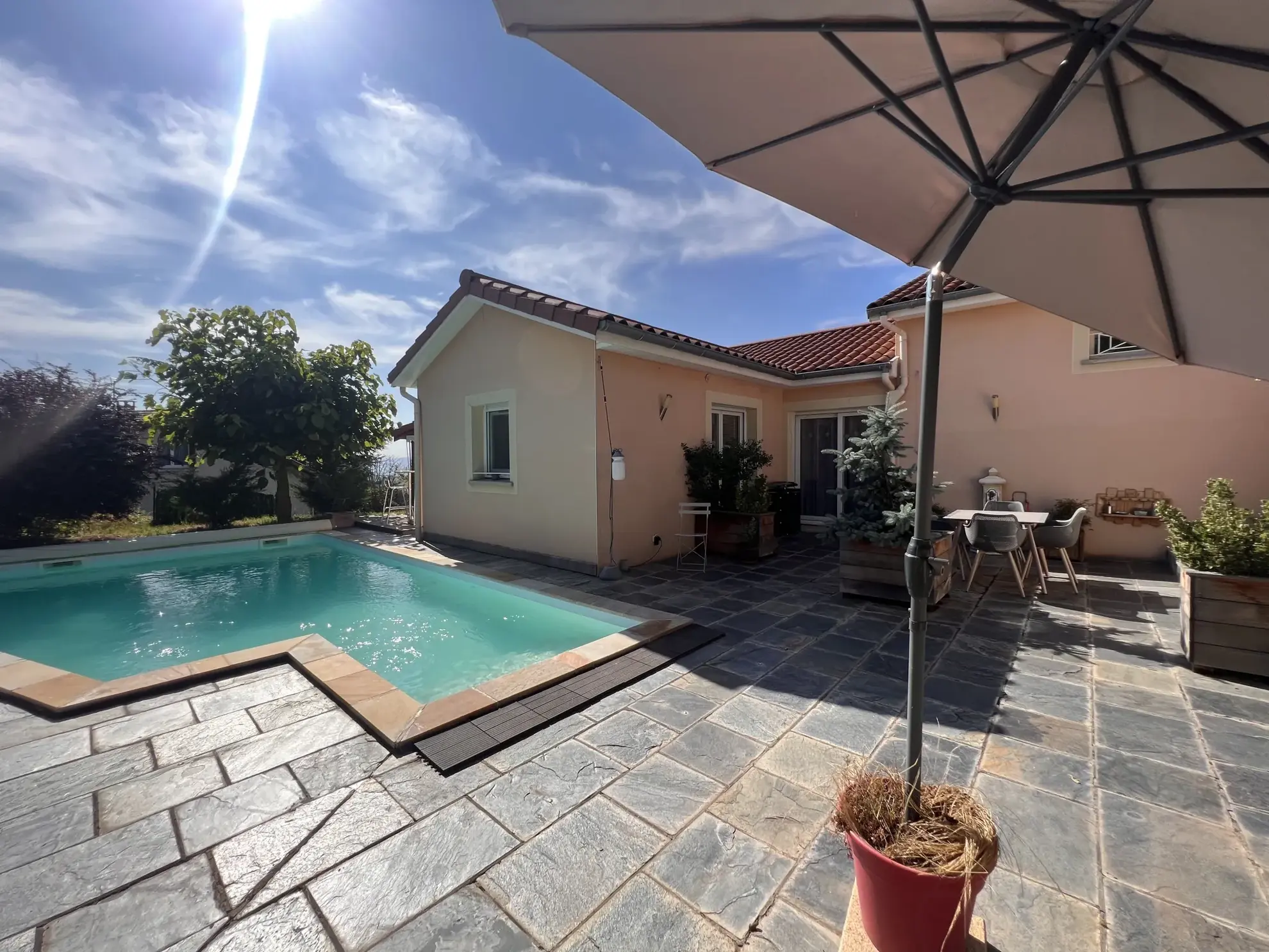 Villa familale avec piscine et dépendances à Fontanes, secteur calme 