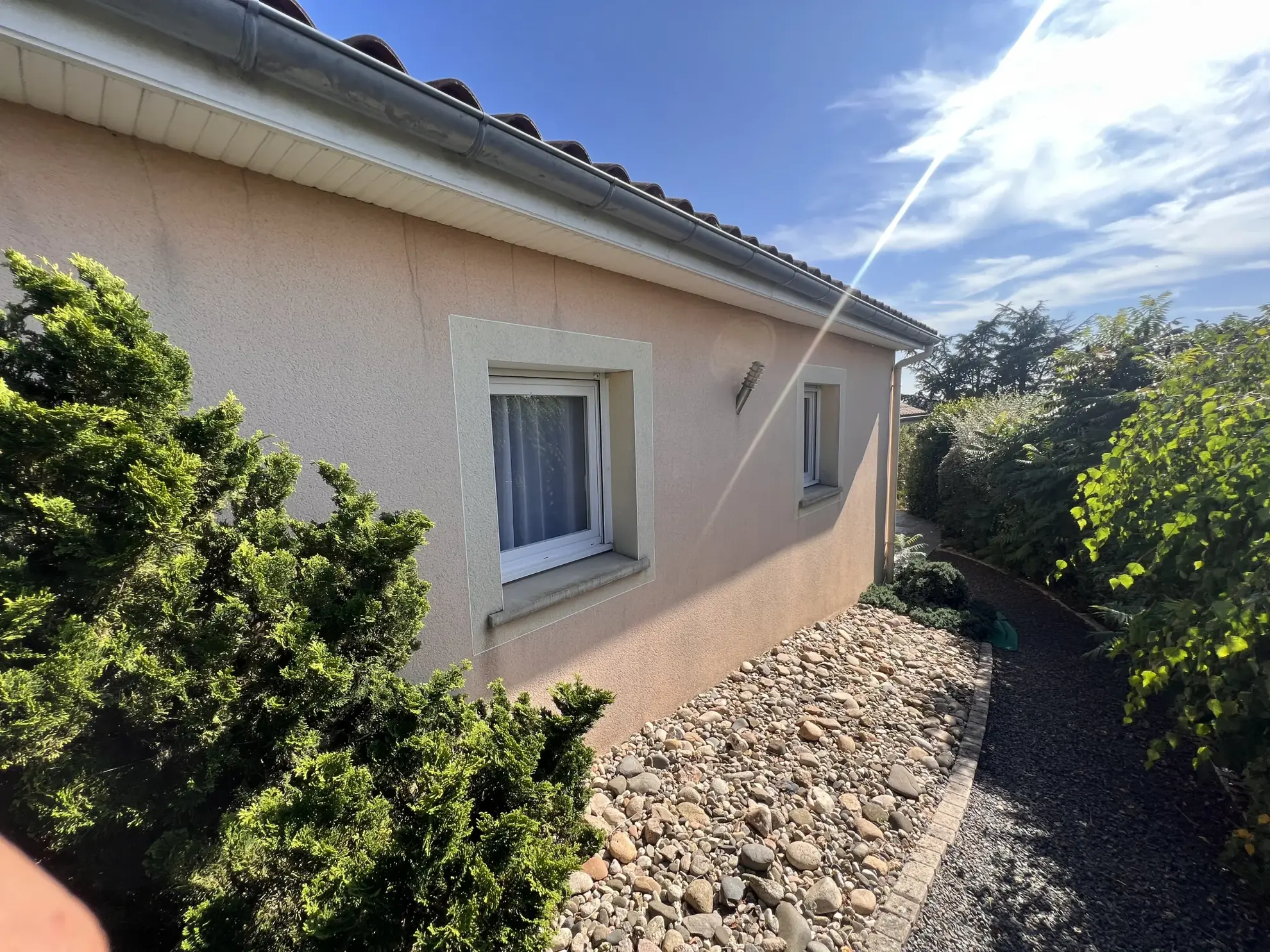 Villa familale avec piscine et dépendances à Fontanes, secteur calme 