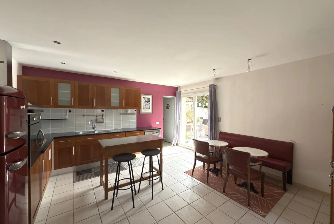 Villa familale avec piscine et dépendances à Fontanes, secteur calme 