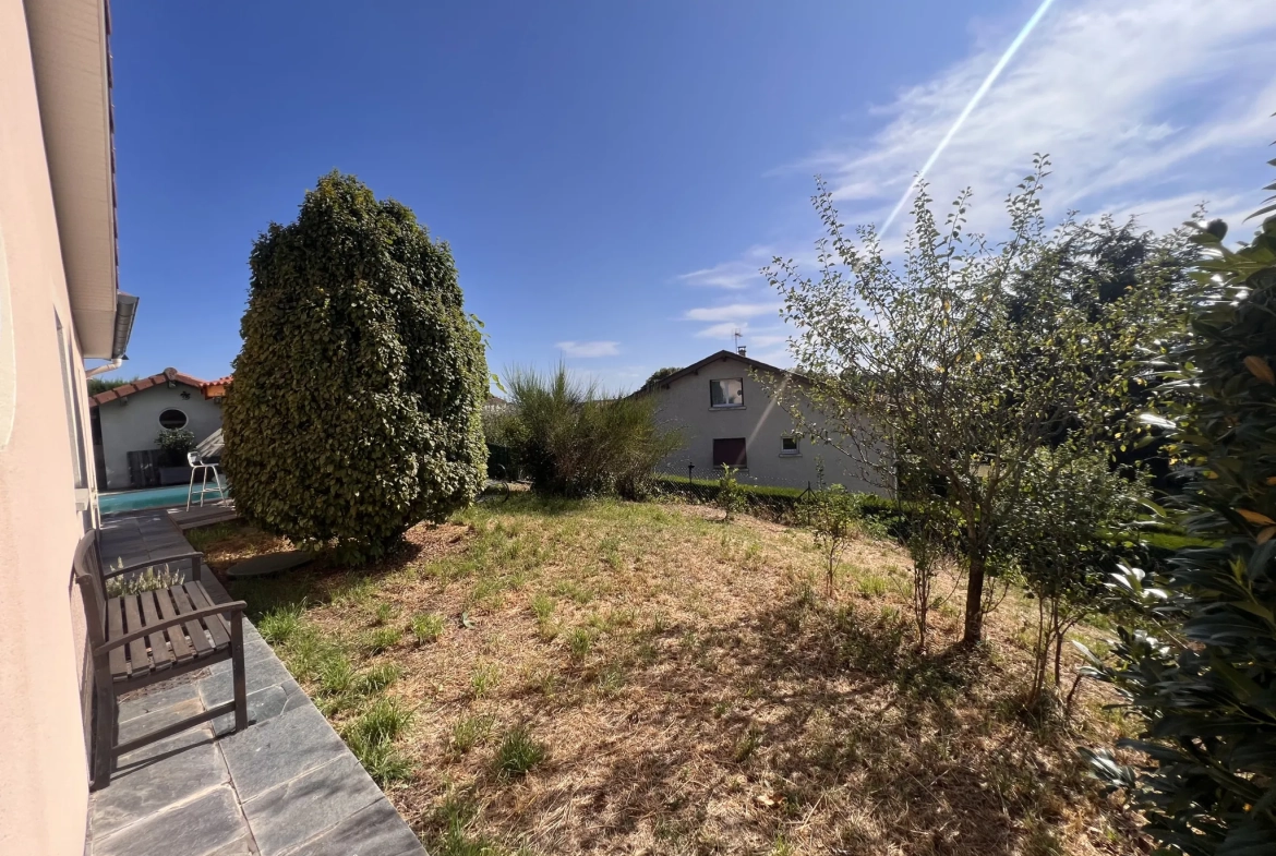 Villa familale avec piscine et dépendances à Fontanes, secteur calme 