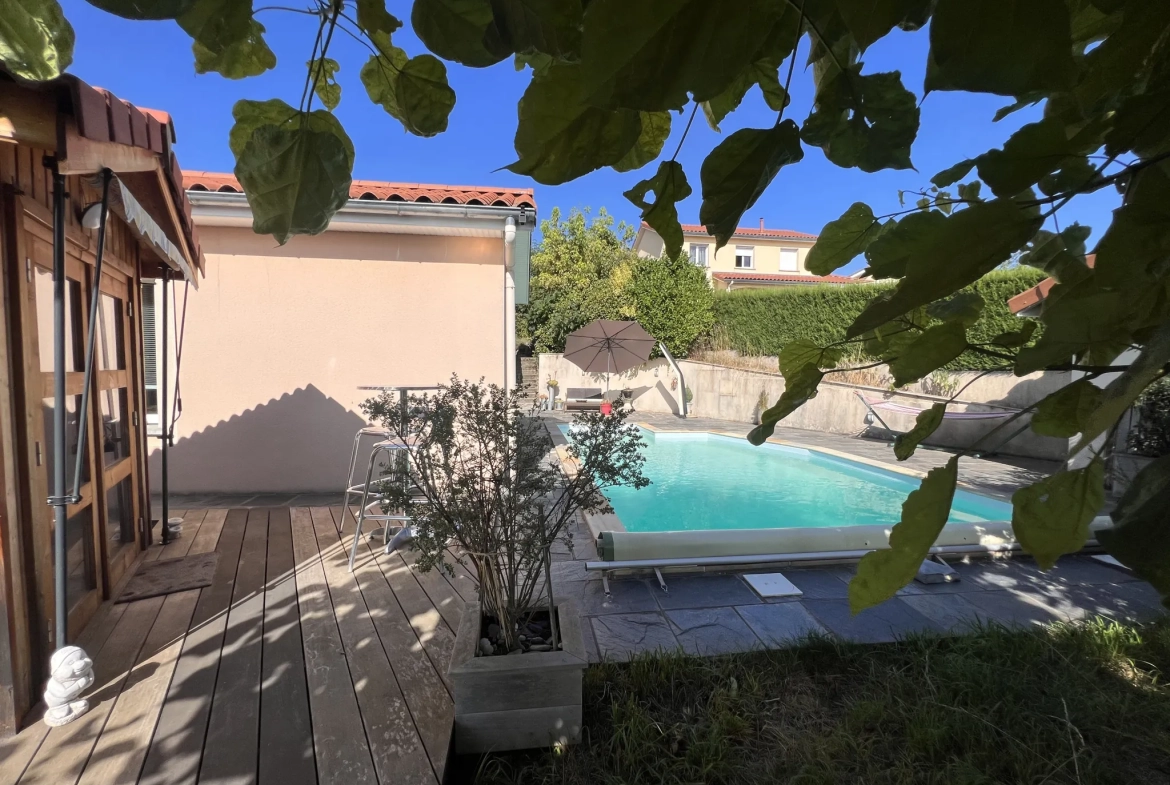 Villa familale avec piscine et dépendances à Fontanes, secteur calme 