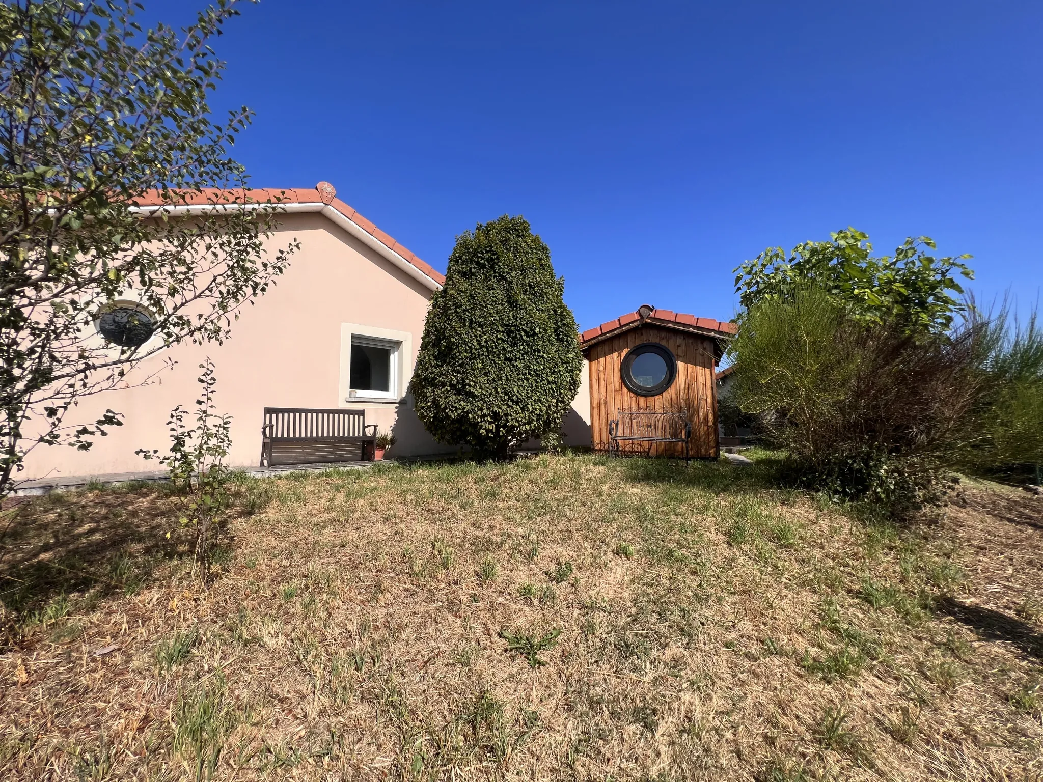 Villa familale avec piscine et dépendances à Fontanes, secteur calme 
