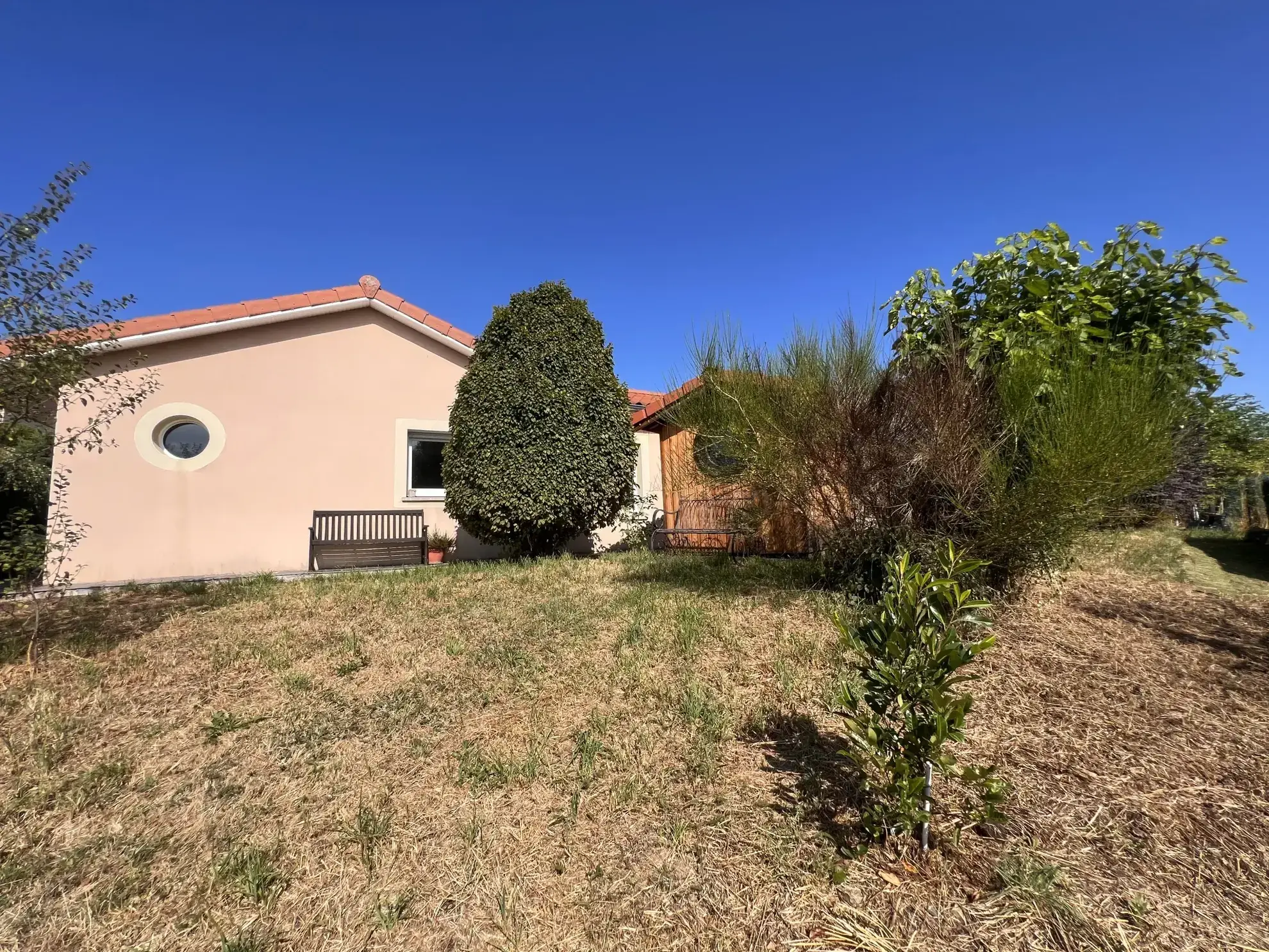 Villa familale avec piscine et dépendances à Fontanes, secteur calme 