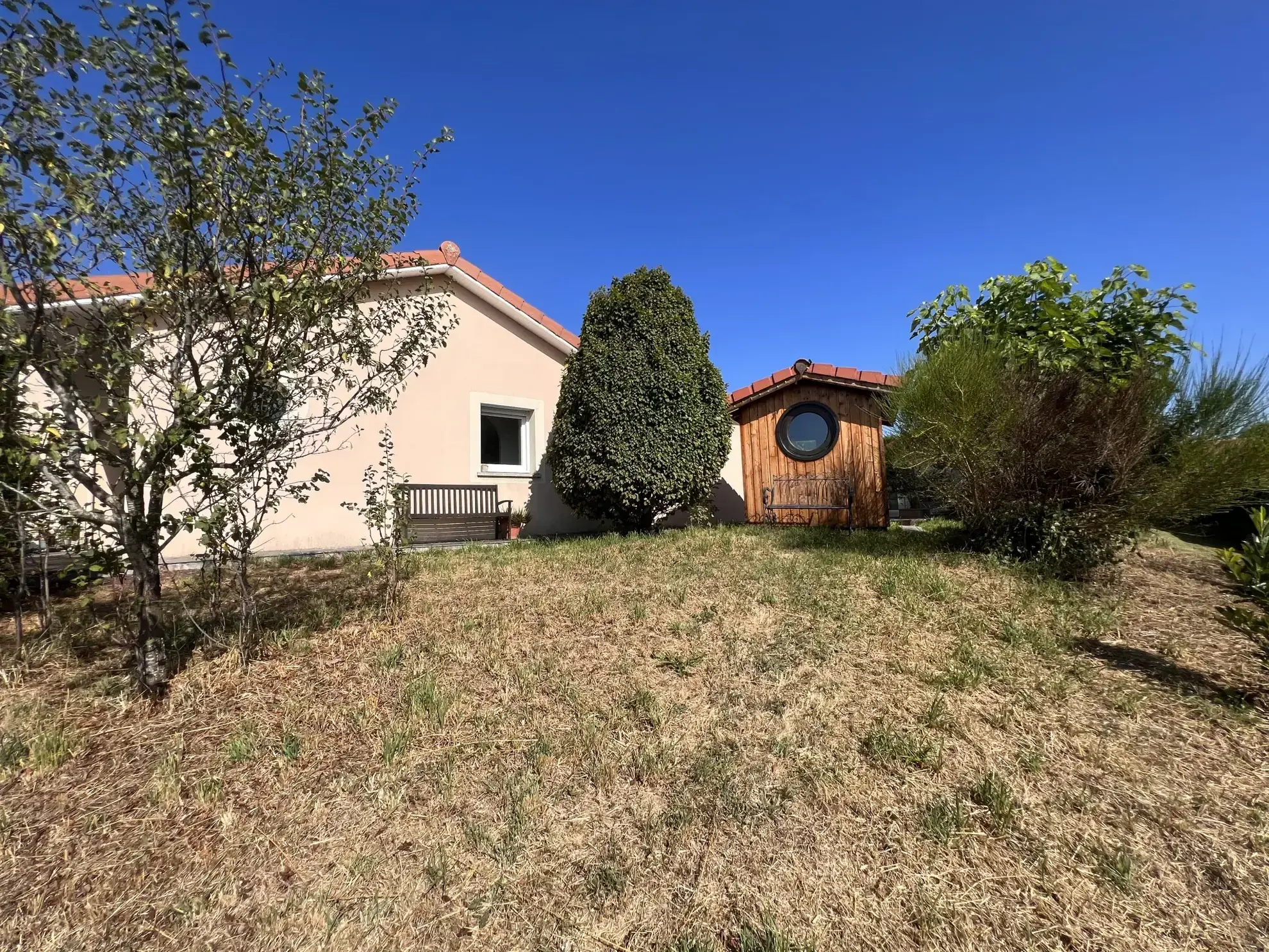 Villa familale avec piscine et dépendances à Fontanes, secteur calme 
