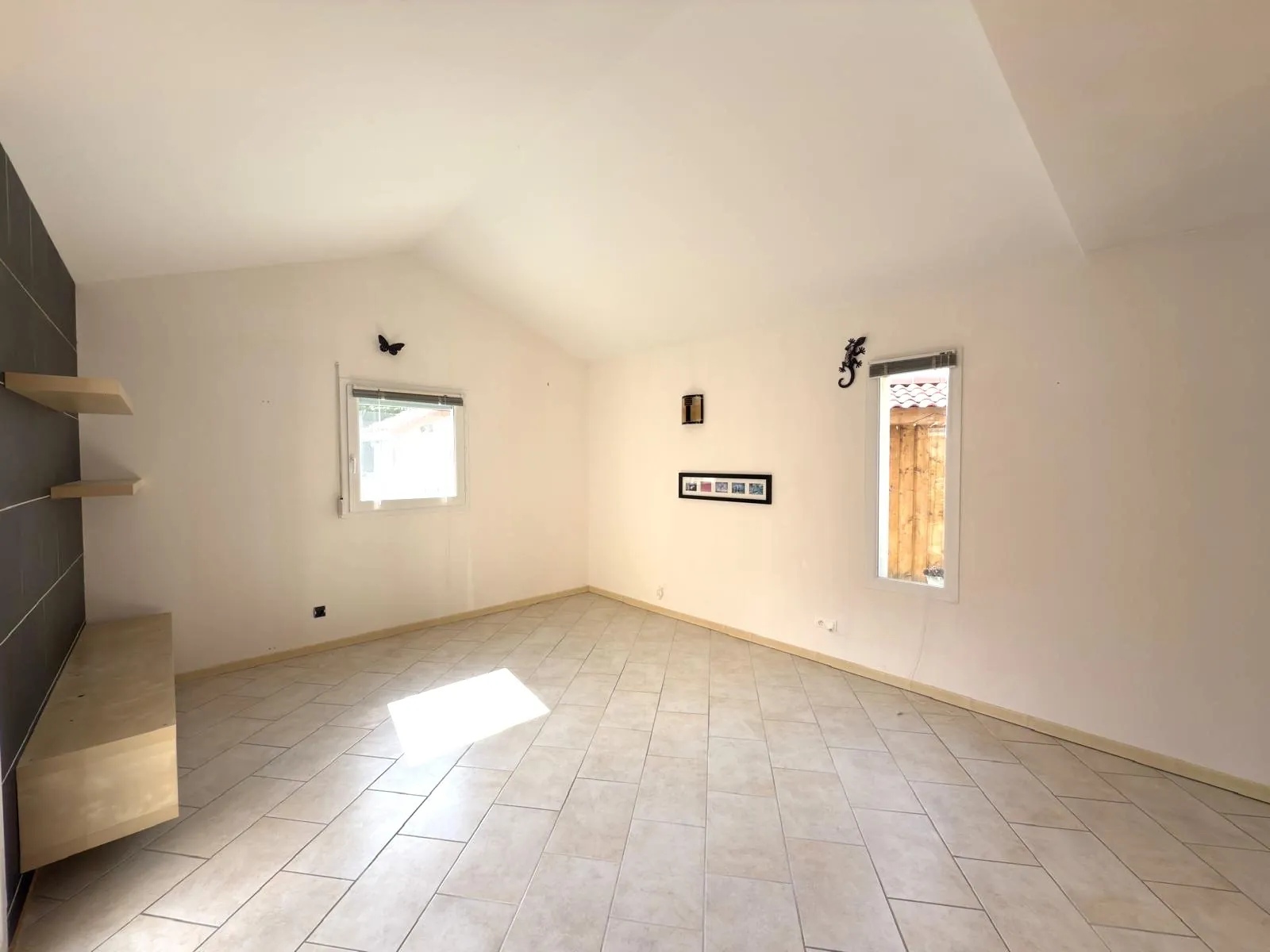 Villa familale avec piscine et dépendances à Fontanes, secteur calme 