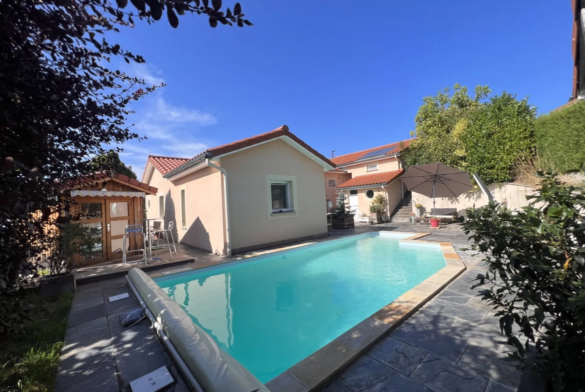 Villa familale avec piscine et dépendances à Fontanes, secteur calme 