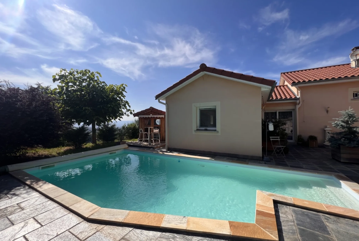Villa familale avec piscine et dépendances à Fontanes, secteur calme 