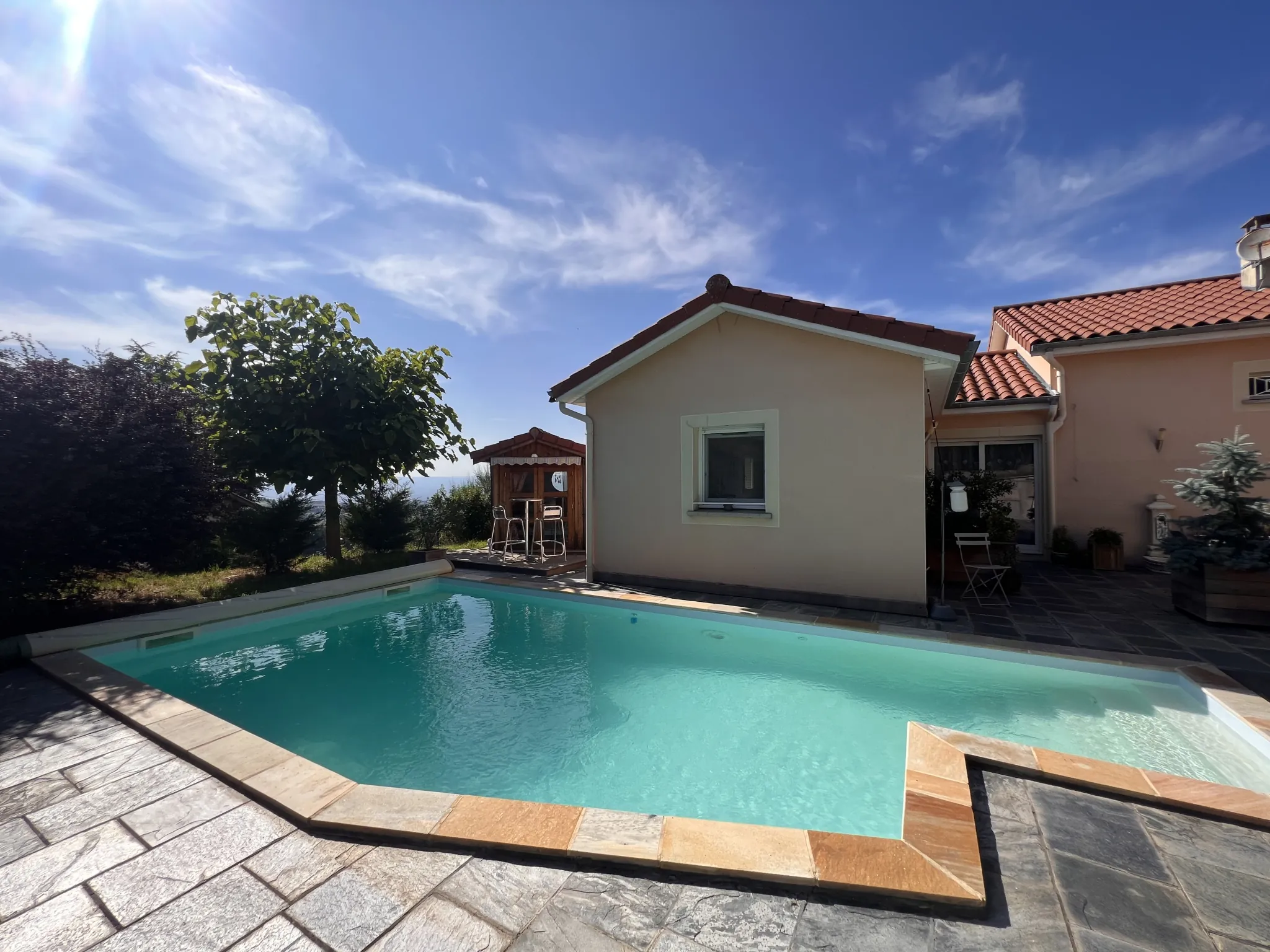 Villa familale avec piscine et dépendances à Fontanes, secteur calme 