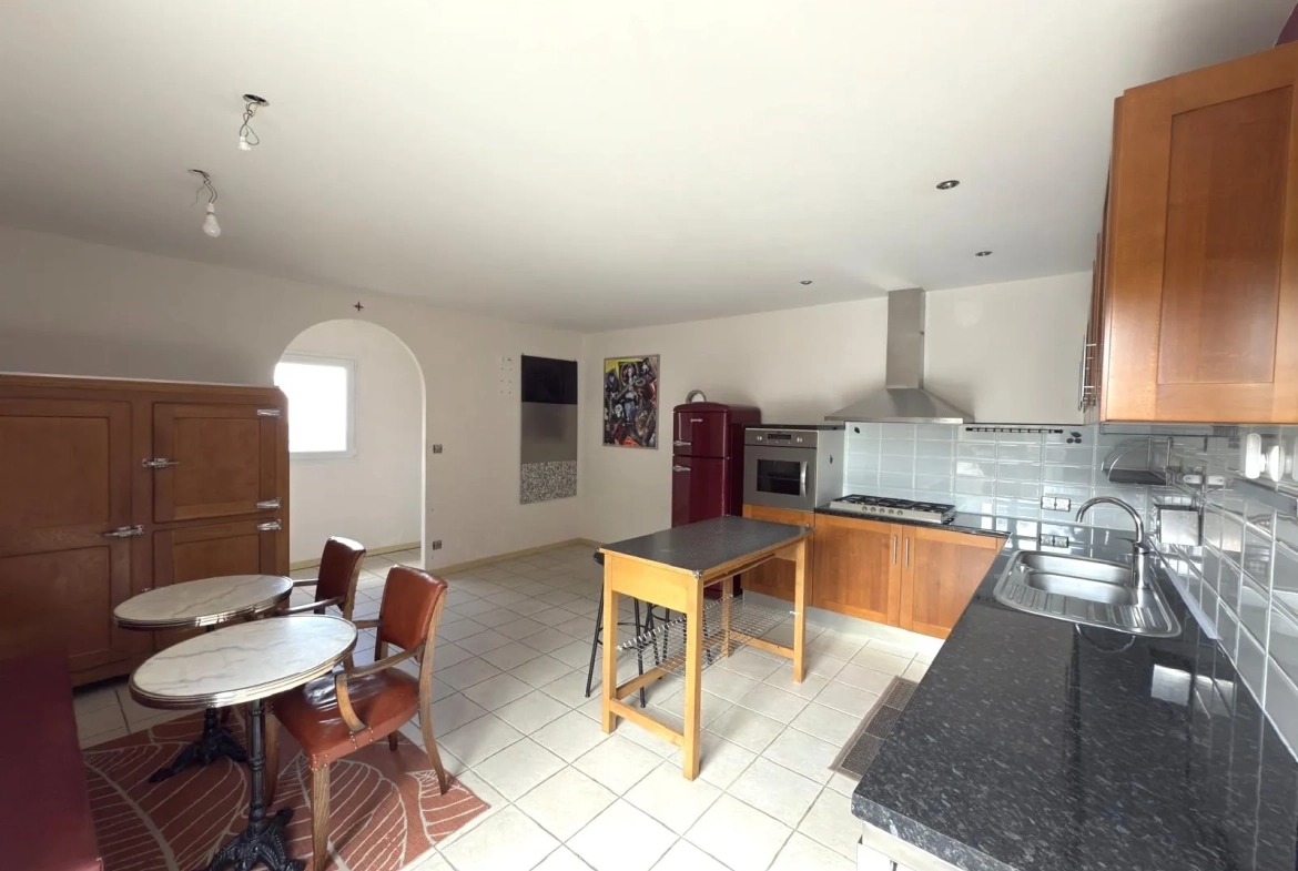 Villa familale avec piscine et dépendances à Fontanes, secteur calme 