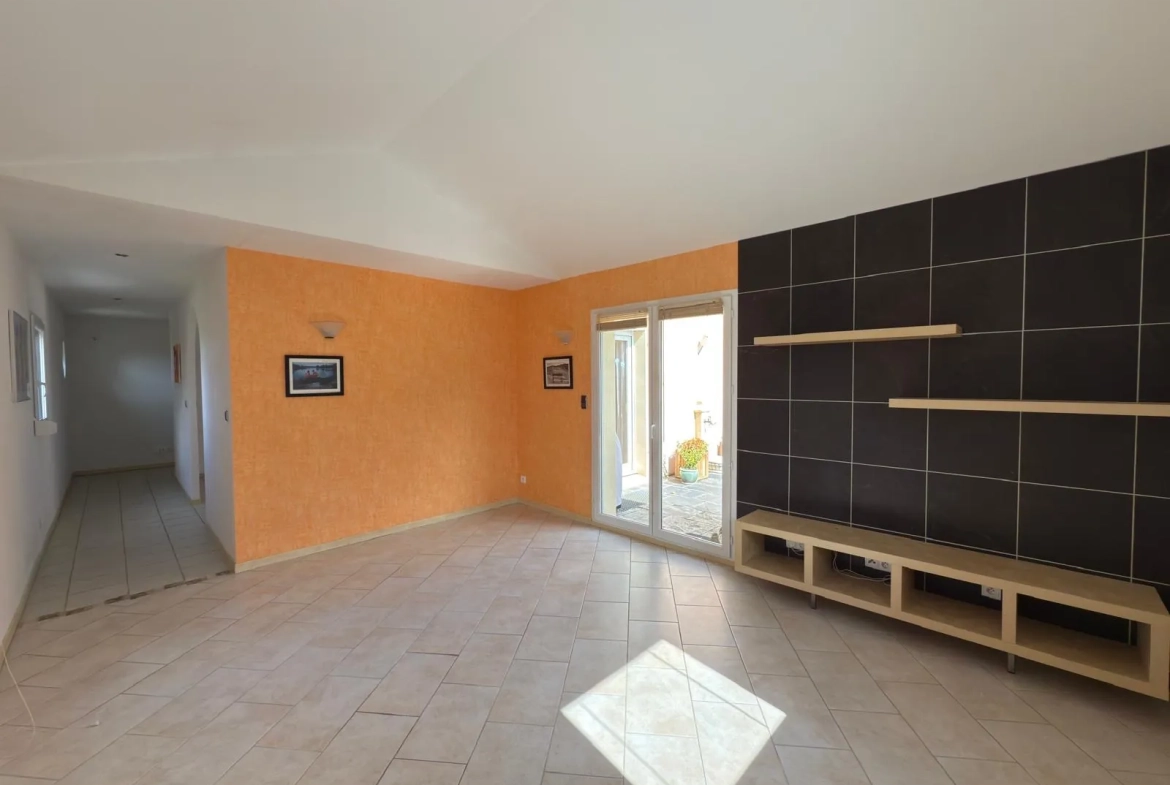 Villa familale avec piscine et dépendances à Fontanes, secteur calme 