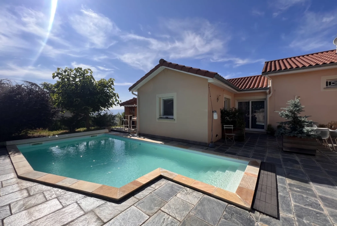 Villa familale avec piscine et dépendances à Fontanes, secteur calme 