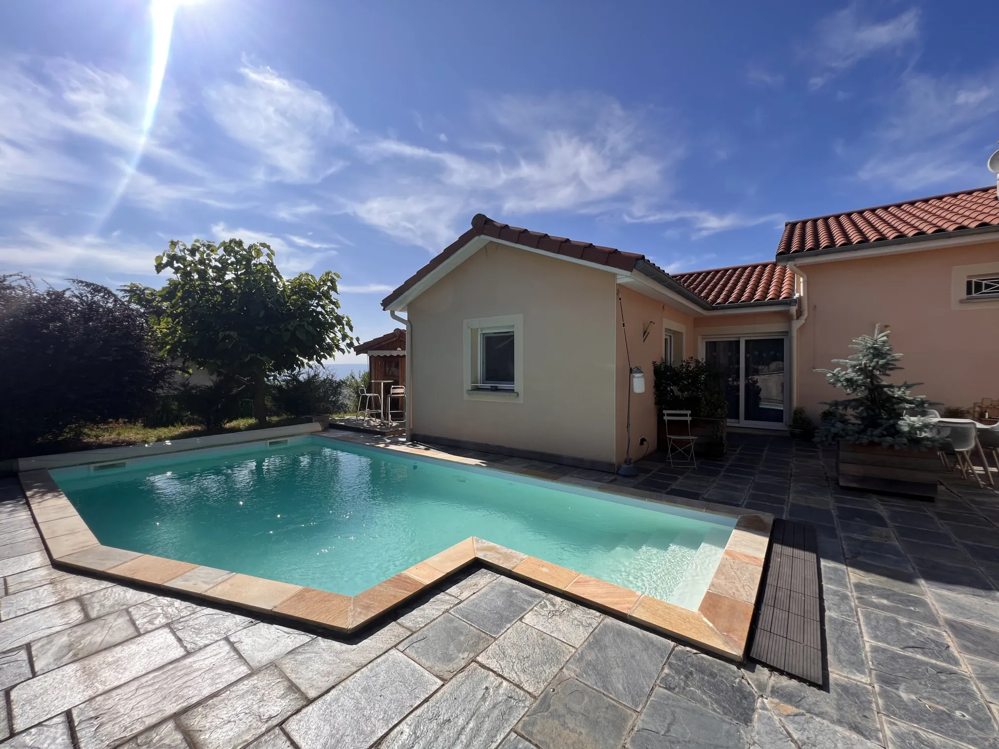 Villa familale avec piscine et dépendances à Fontanes, secteur calme 