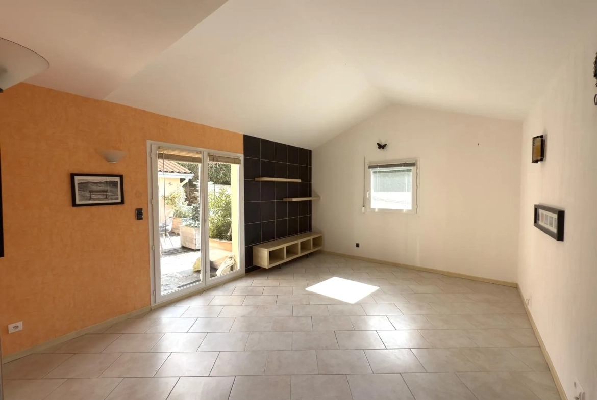 Villa familale avec piscine et dépendances à Fontanes, secteur calme 