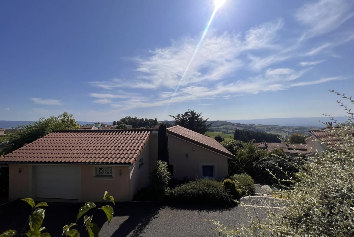 Villa familale avec piscine et dépendances à Fontanes, secteur calme 
