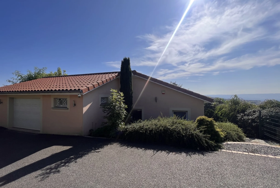 Villa familale avec piscine et dépendances à Fontanes, secteur calme 