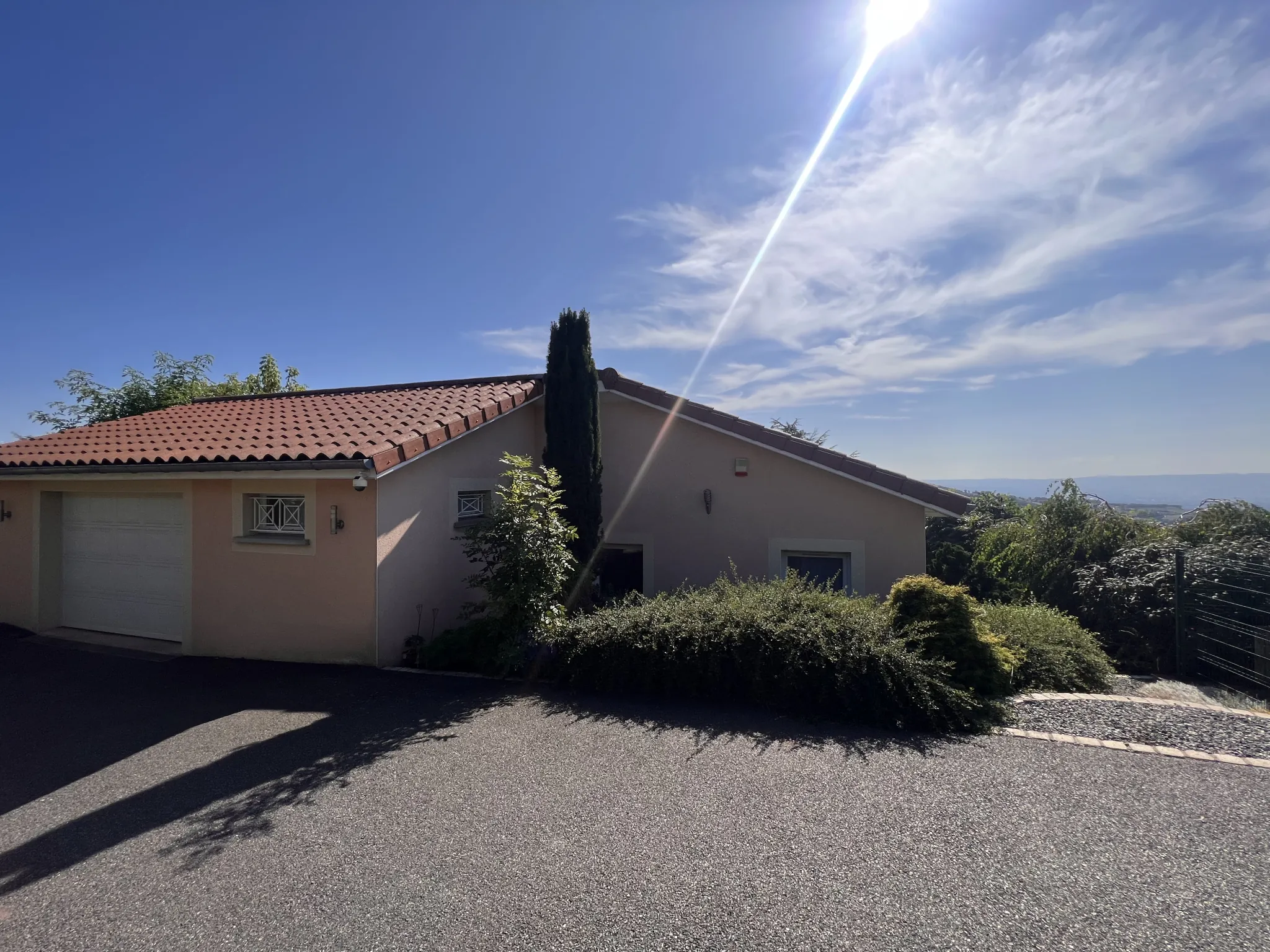 Villa familale avec piscine et dépendances à Fontanes, secteur calme 