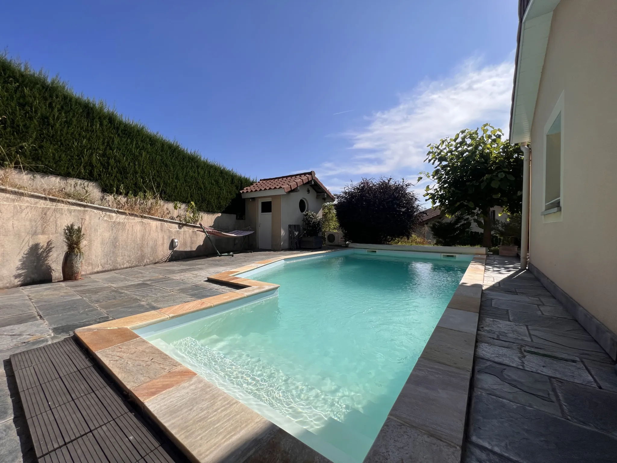 Villa familale avec piscine et dépendances à Fontanes, secteur calme 