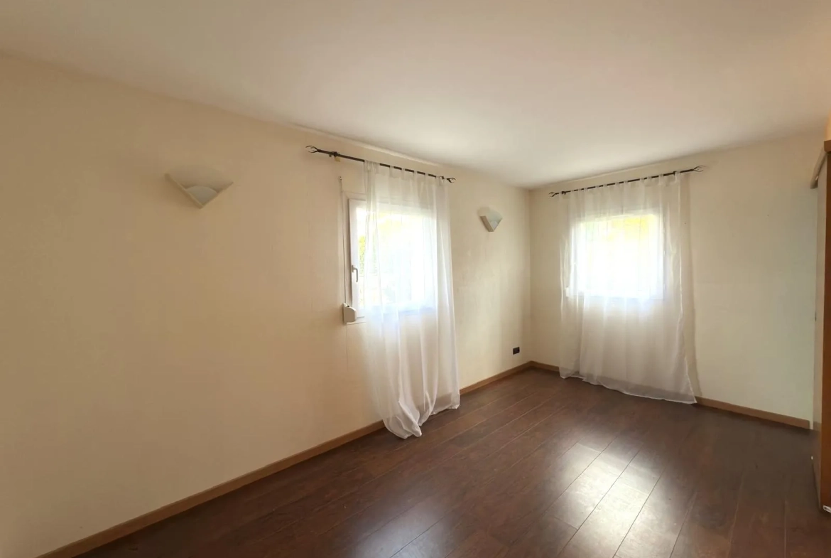 Villa familale avec piscine et dépendances à Fontanes, secteur calme 