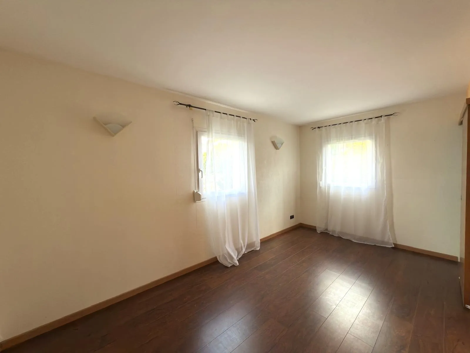 Villa familale avec piscine et dépendances à Fontanes, secteur calme 