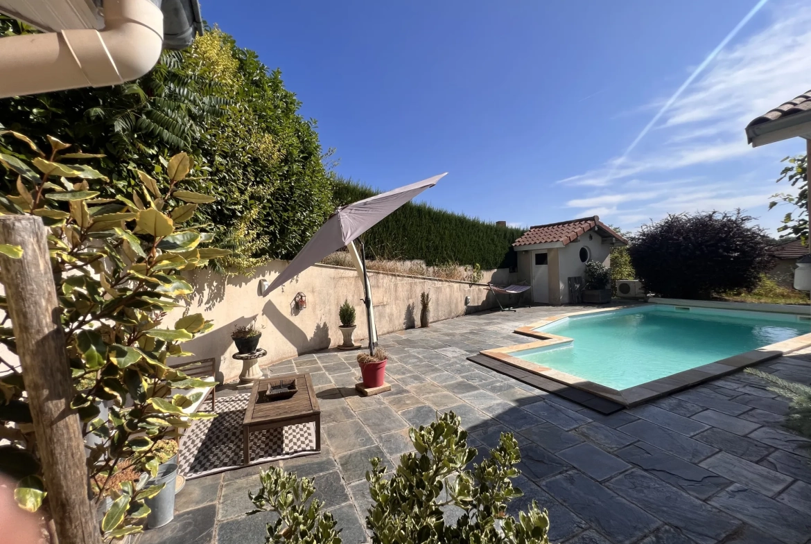 Villa familale avec piscine et dépendances à Fontanes, secteur calme 