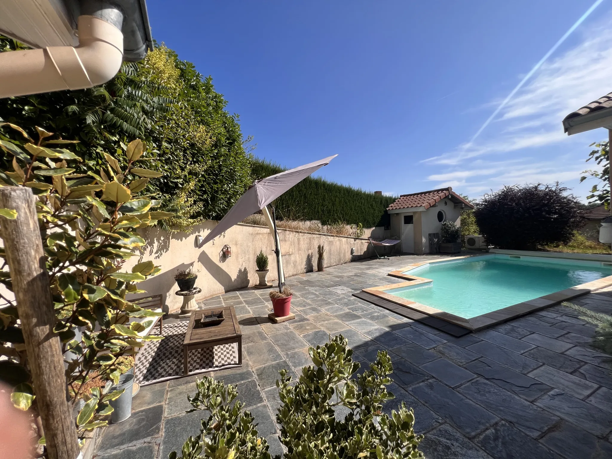 Villa familale avec piscine et dépendances à Fontanes, secteur calme 