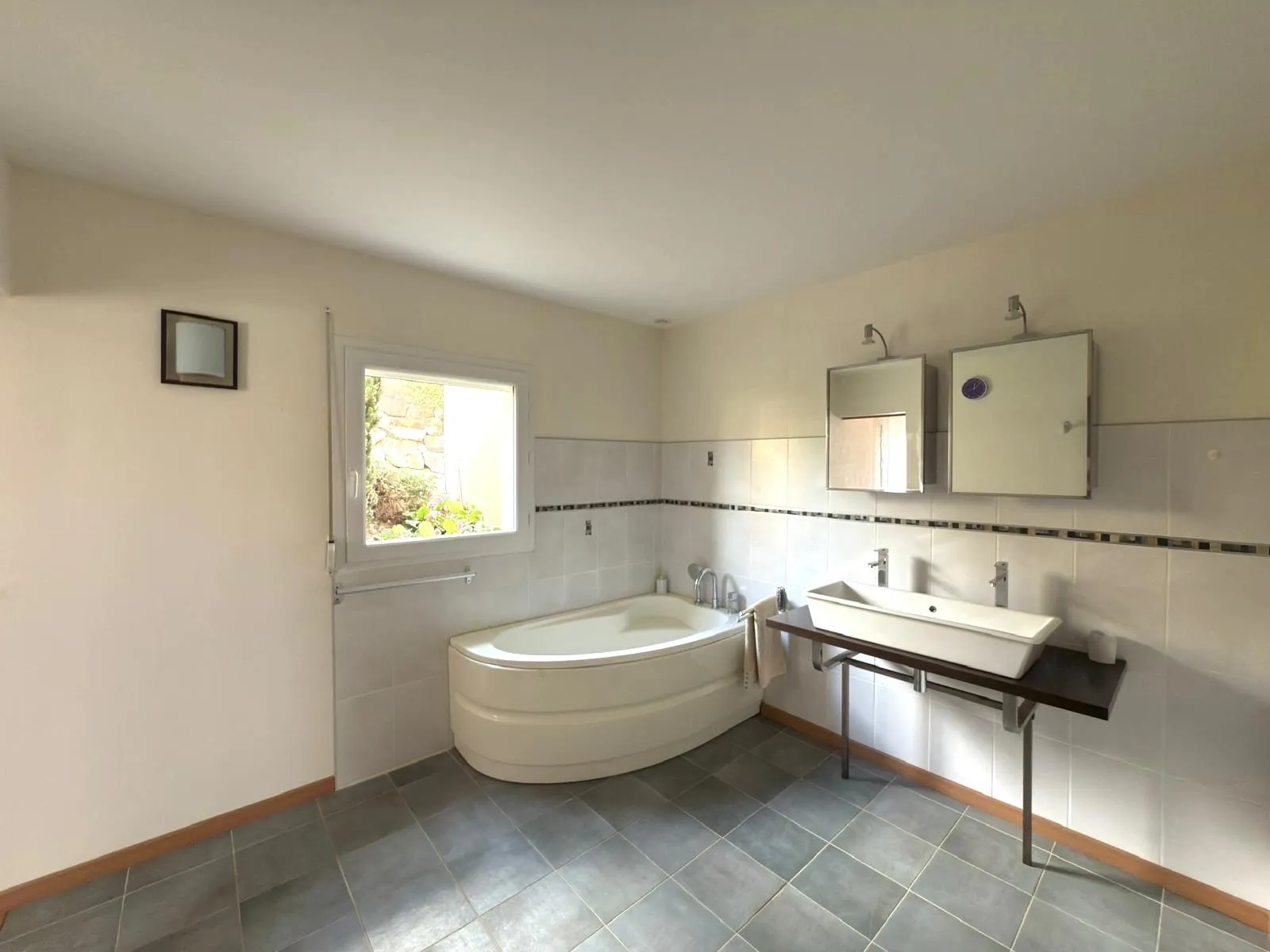 Villa familale avec piscine et dépendances à Fontanes, secteur calme 