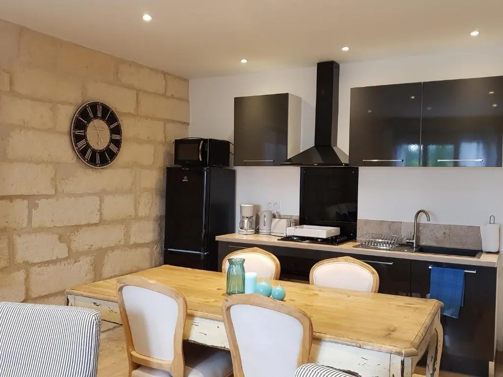 Appartement de prestige à Boulbon, 55 m² avec terrasse et vue dégagée 