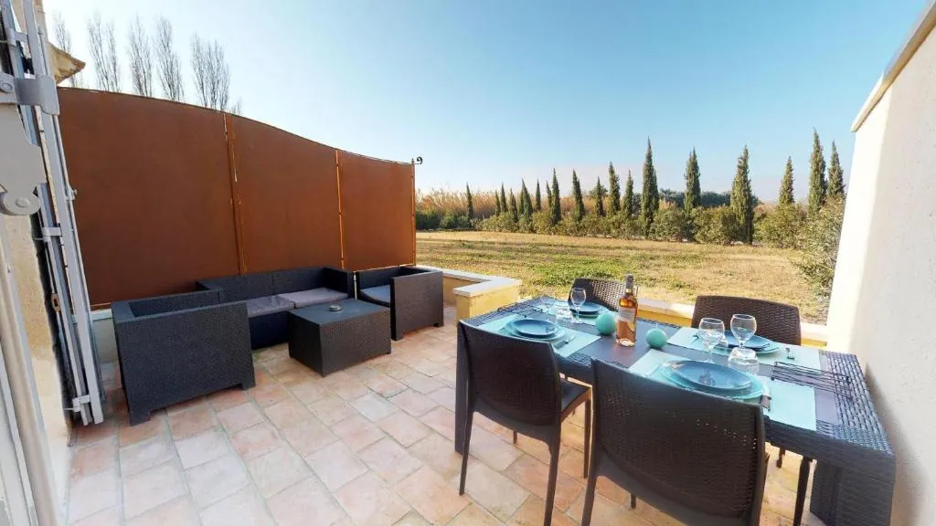 Appartement de prestige à Boulbon, 55 m² avec terrasse et vue dégagée 