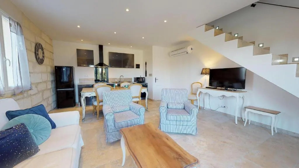 Appartement de prestige à Boulbon, 55 m² avec terrasse et vue dégagée 
