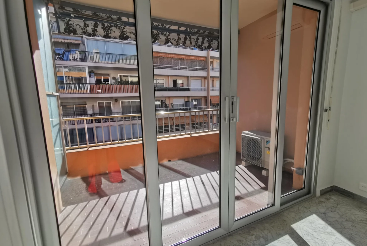Appartement 55 m² à Carnoles, rénové, avec terrasse, proche Monaco 