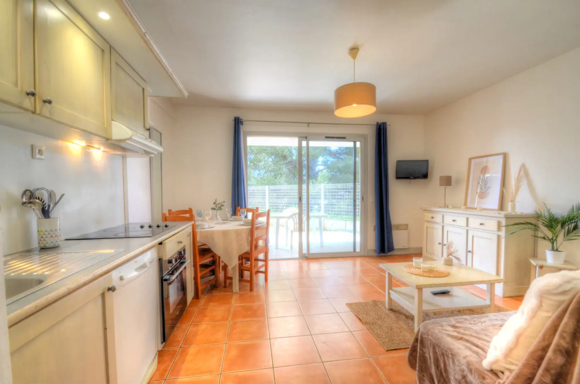 Appartement T2 avec terrasse et piscine à La Ciotat – Opportunité rare 