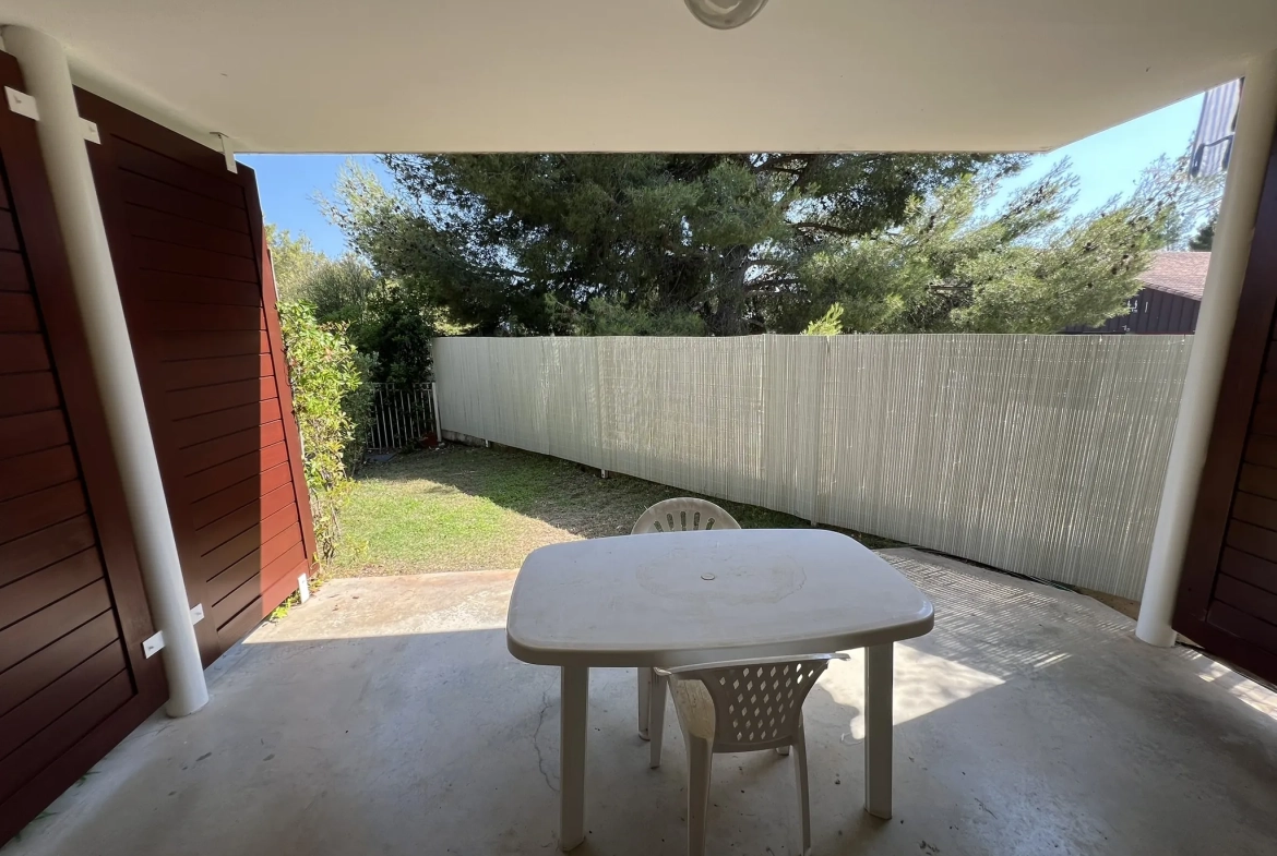 Appartement T2 avec terrasse et piscine à La Ciotat – Opportunité rare 