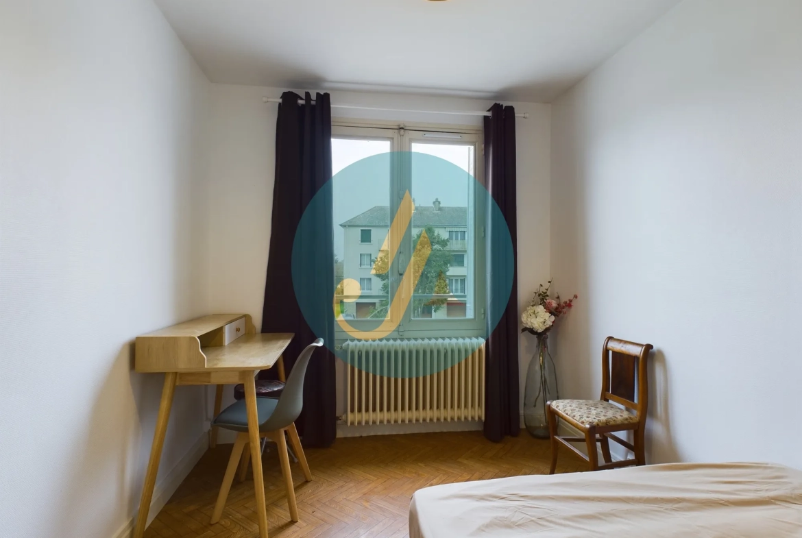 Appartement T4 lumineux à Nevers avec parking et balcon 