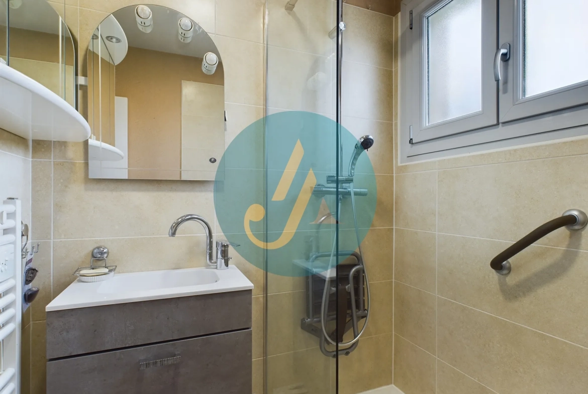 Appartement T4 lumineux à Nevers avec parking et balcon 