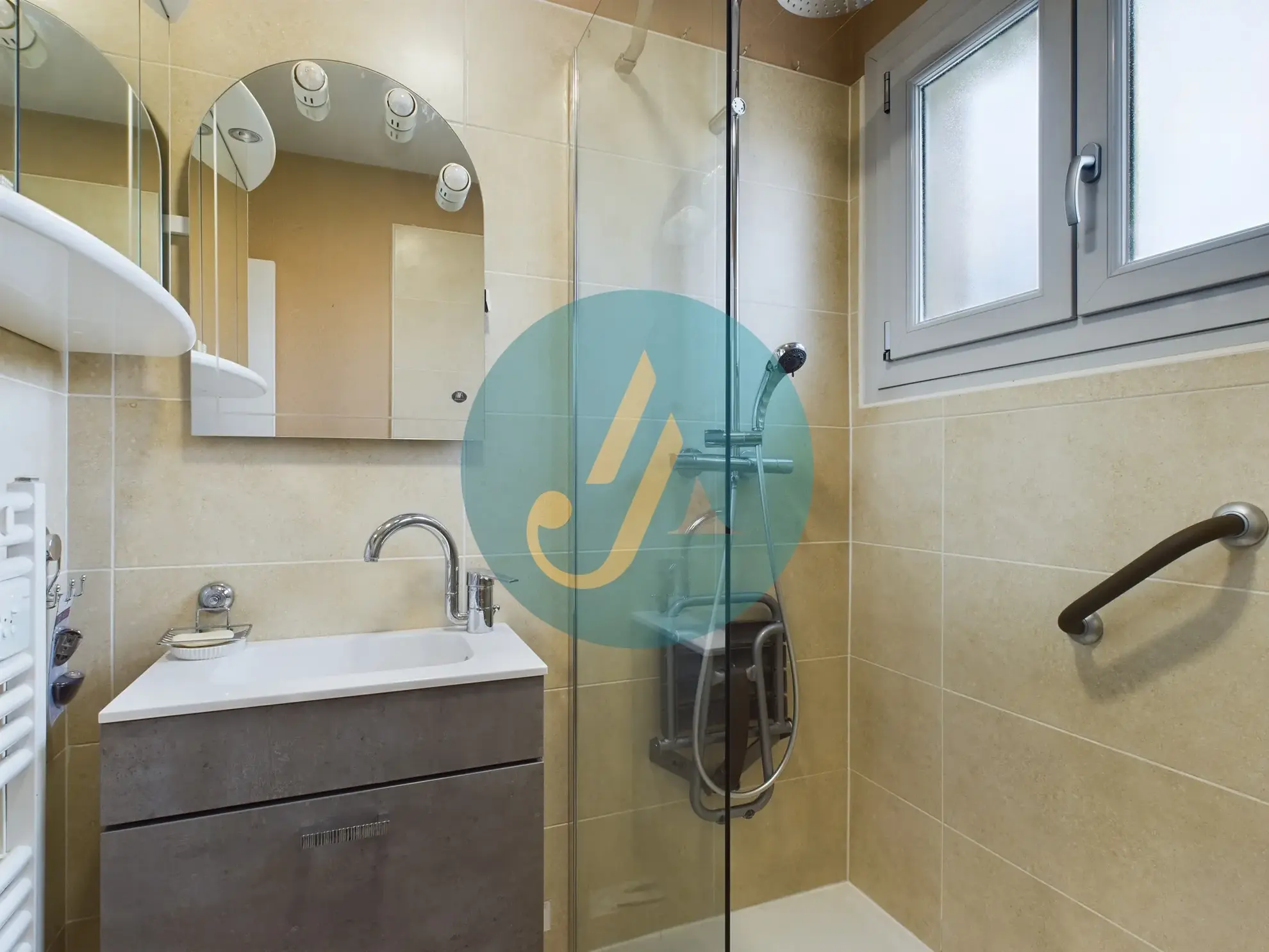 Appartement T4 lumineux à Nevers avec parking et balcon 