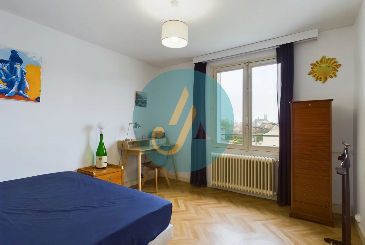Appartement T4 lumineux à Nevers avec parking et balcon 