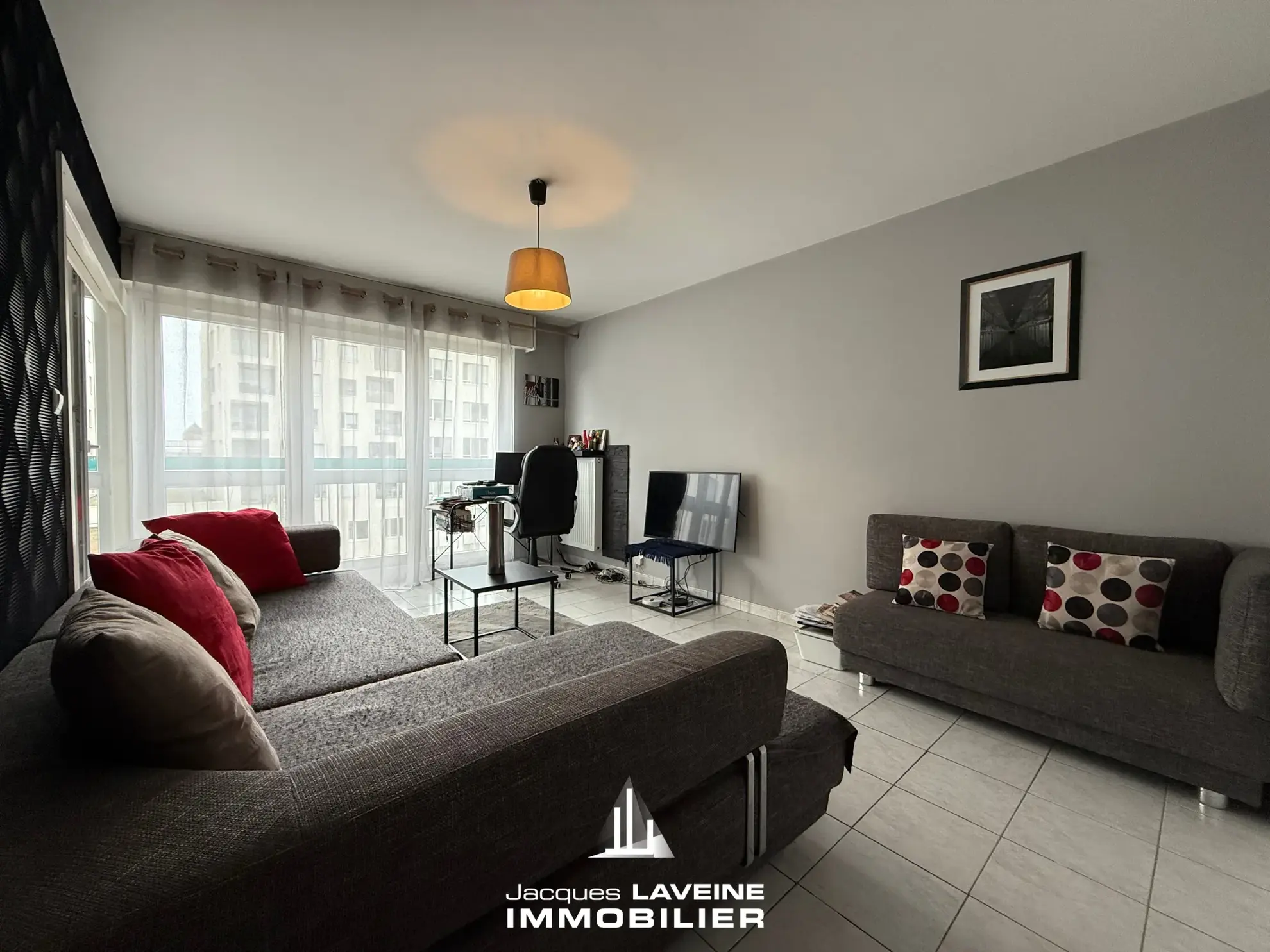 Appartement 2 pièces à Metz proche gare, dernier étage avec loggia – Idéal investissement ou résidence 