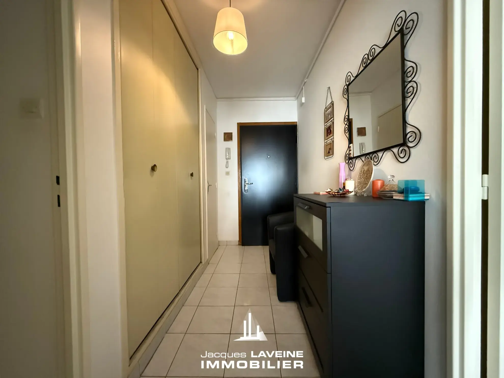 Appartement 2 pièces à Metz proche gare, dernier étage avec loggia – Idéal investissement ou résidence 