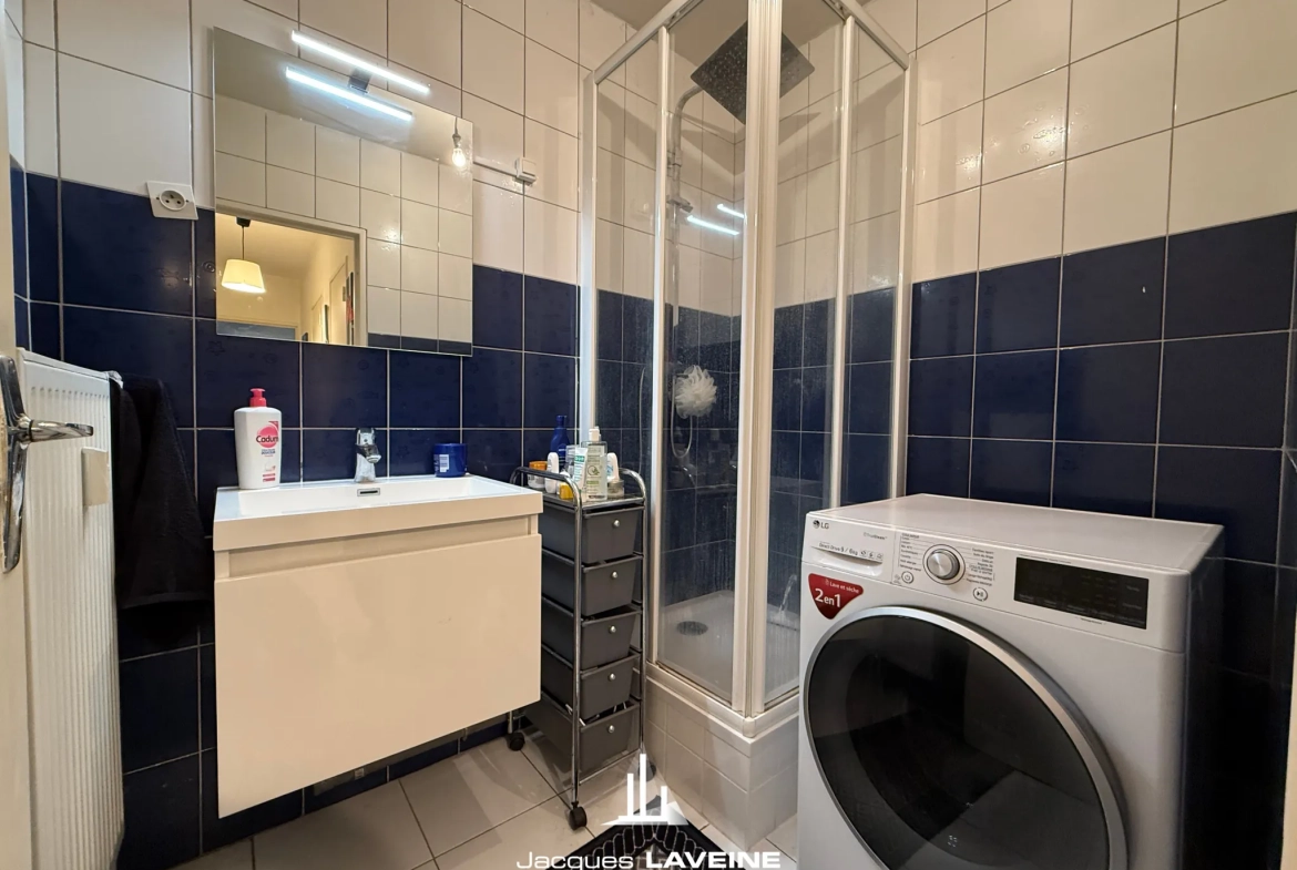 Appartement 2 pièces à Metz proche gare, dernier étage avec loggia – Idéal investissement ou résidence 