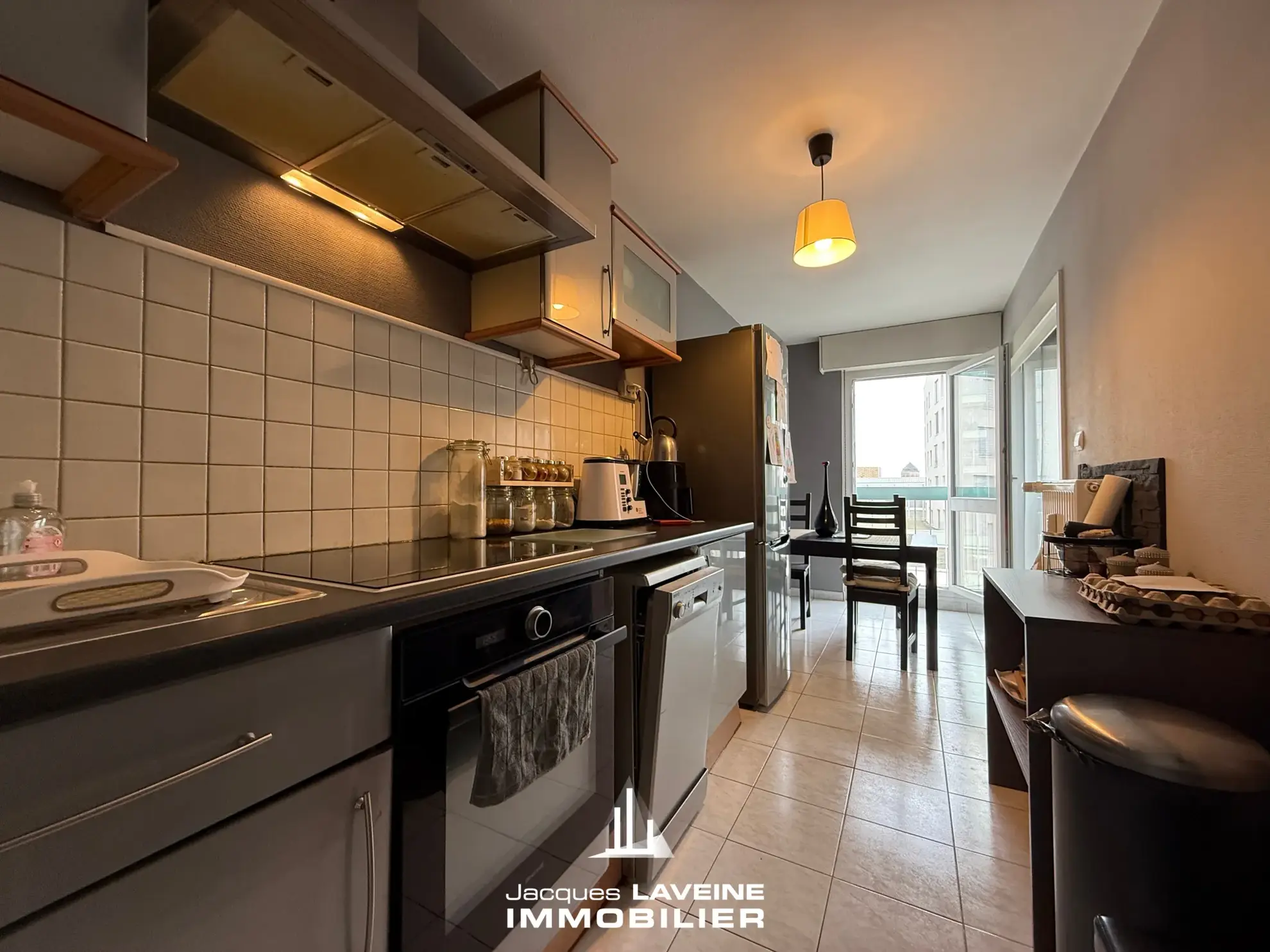 Appartement 2 pièces à Metz proche gare, dernier étage avec loggia – Idéal investissement ou résidence 