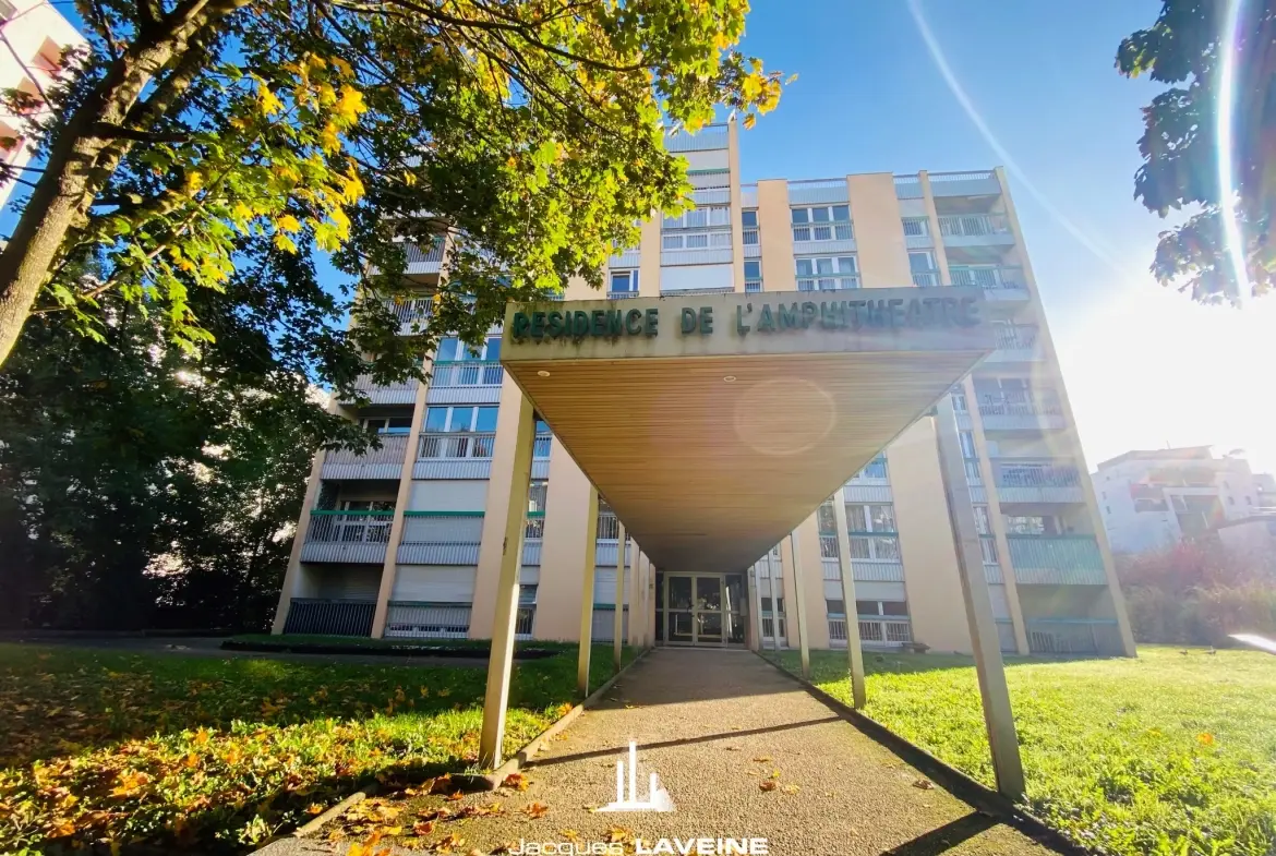 Appartement 2 pièces à Metz proche gare, dernier étage avec loggia – Idéal investissement ou résidence 