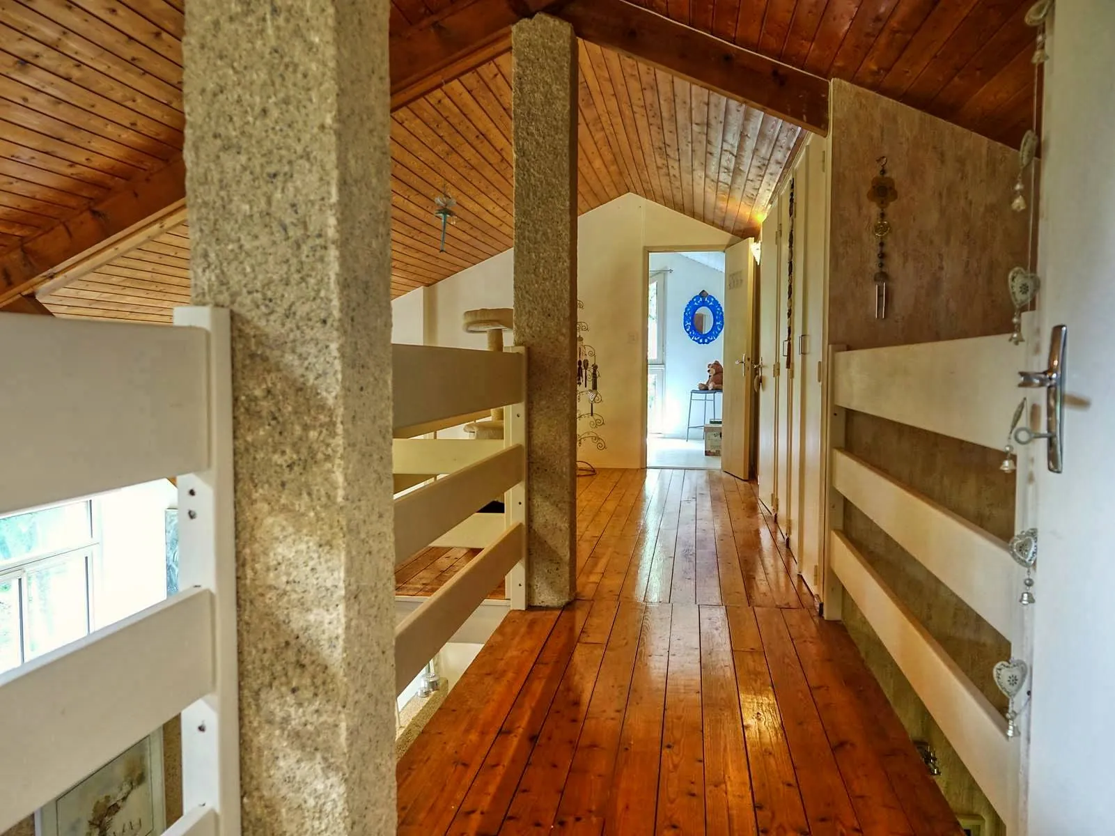 Maison contemporaine écologique avec vue sur la vallée du Lot, située dans un parc de 5000 m² à Castelfranc 