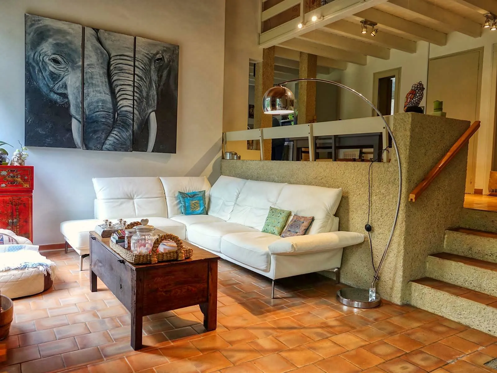 Maison contemporaine écologique avec vue sur la vallée du Lot, située dans un parc de 5000 m² à Castelfranc 