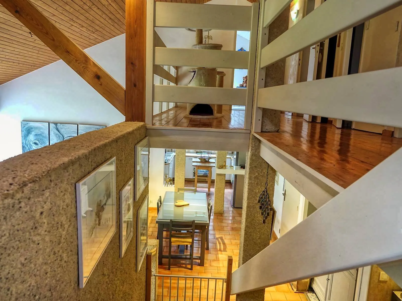 Maison contemporaine écologique avec vue sur la vallée du Lot, située dans un parc de 5000 m² à Castelfranc 