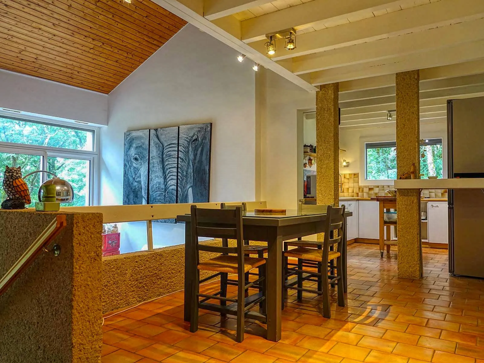 Maison contemporaine écologique avec vue sur la vallée du Lot, située dans un parc de 5000 m² à Castelfranc 