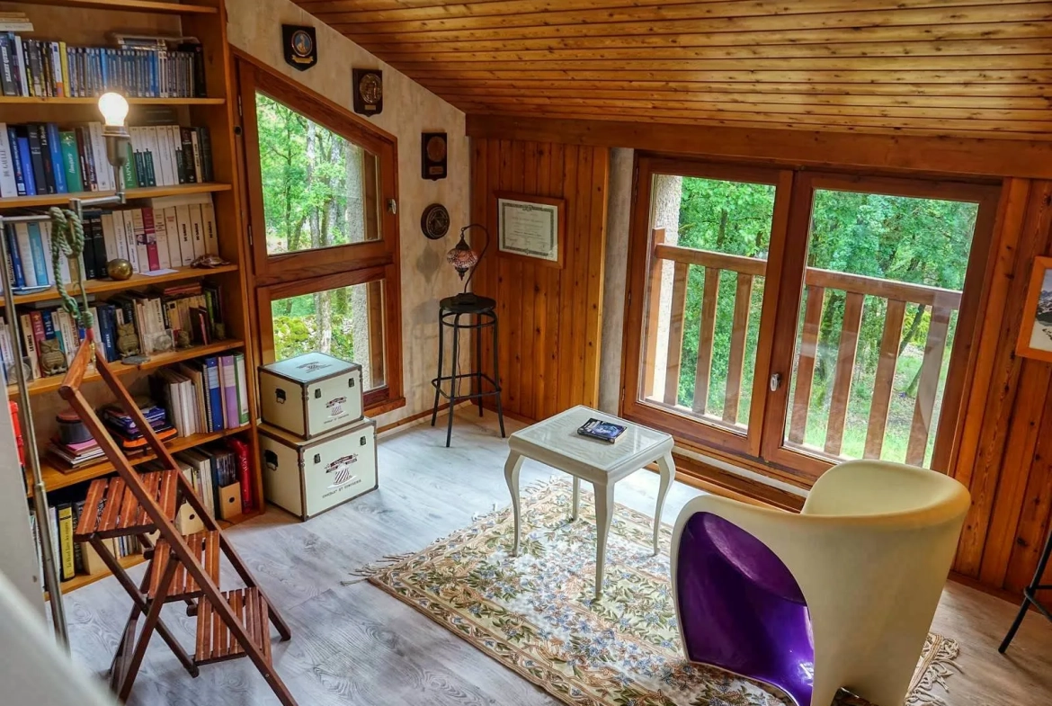 Maison contemporaine écologique avec vue sur la vallée du Lot, située dans un parc de 5000 m² à Castelfranc 