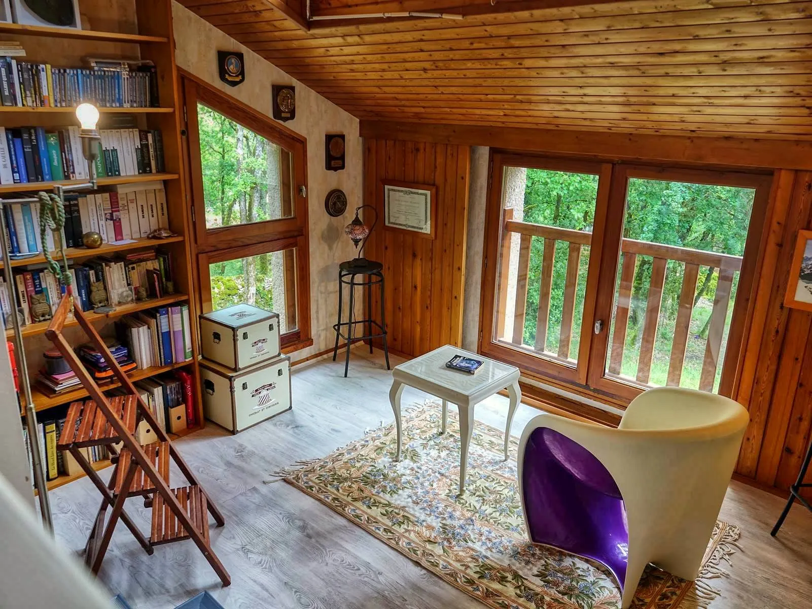 Maison contemporaine écologique avec vue sur la vallée du Lot, située dans un parc de 5000 m² à Castelfranc 