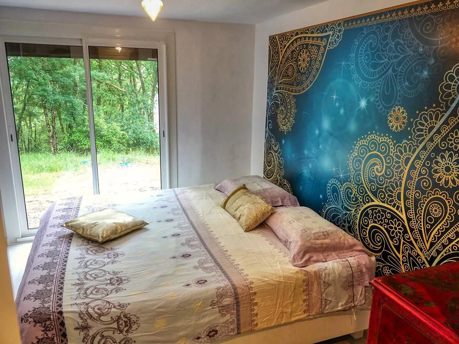 Maison contemporaine écologique avec vue sur la vallée du Lot, située dans un parc de 5000 m² à Castelfranc 