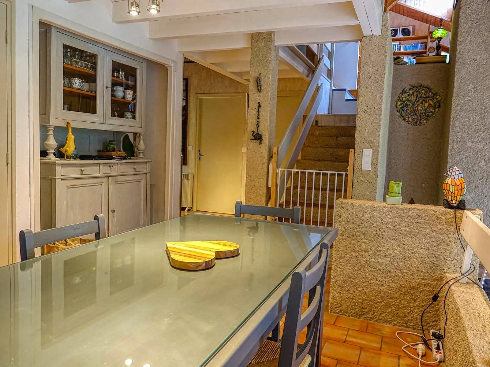 Maison contemporaine écologique avec vue sur la vallée du Lot, située dans un parc de 5000 m² à Castelfranc 